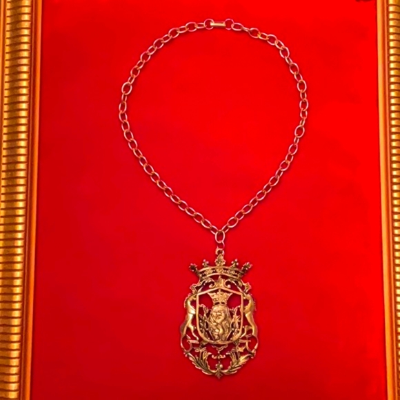 Vintage Royal Crown Heraldic 60s Necklace - Picture 3 of 6